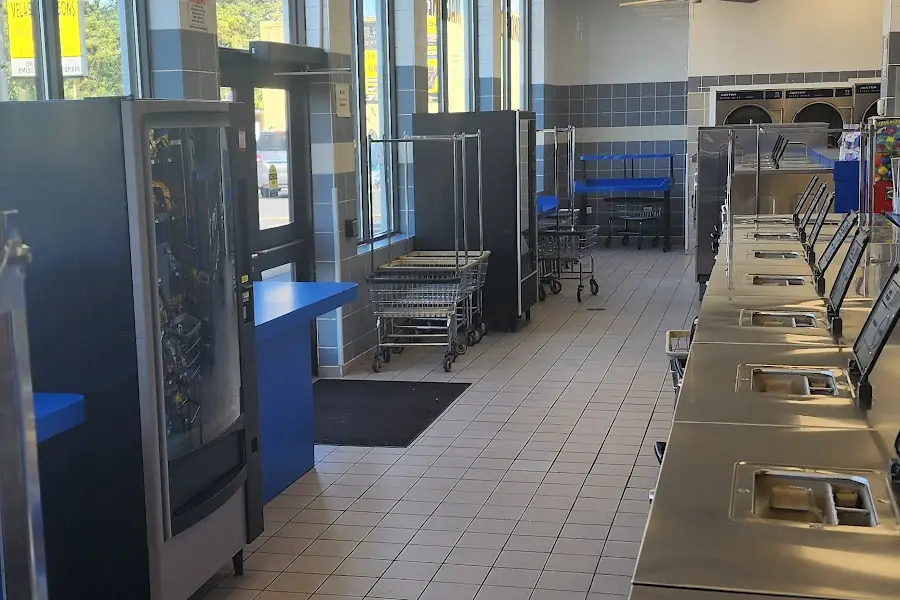 Inside the Scrub A Dub laundromat in Berwyn, IL
